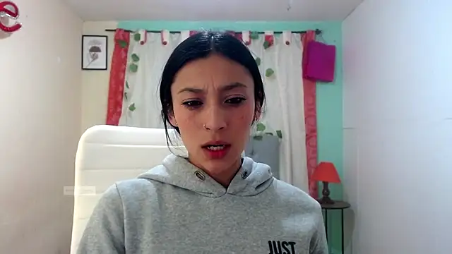 Snapshot of vale_miel chatting on September 12, 2025, 11:48 pm vale miel online show from September 12, 2025, 11:48 pm