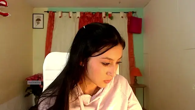 Snapshot of vale_miel chatting on October 31, 2025, 12:51 am vale miel online show from October 31, 2025, 12:51 am