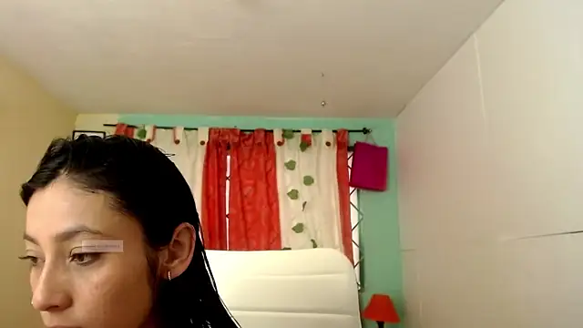 Snapshot of vale_miel chatting on September 9, 2025, 5:44 pm vale miel online show from September 9, 2025, 5:44 pm