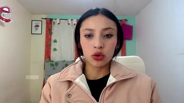 Snapshot of vale_miel chatting on October 15, 2025, 11:46 pm vale miel online show from October 15, 2025, 11:46 pm