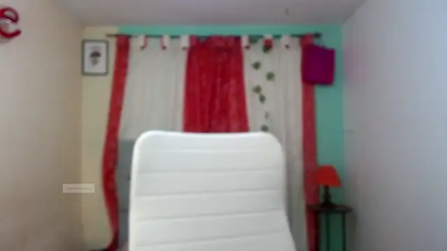 Snapshot of vale_miel chatting on September 17, 2025, 6:32 pm vale miel online show from September 17, 2025, 6:32 pm
