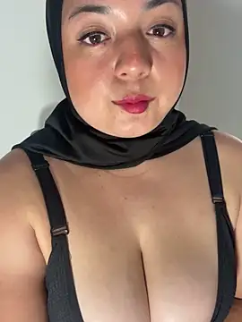 Snapshot of bluum chatting on February 22, 2026, 6:09 pm bluum online show from February 22, 2026, 6:09 pm