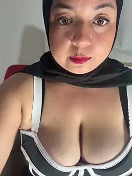 Snapshot of bluum chatting on March 4, 2026, 8:05 pm bluum online show from March 4, 2026, 8:05 pm