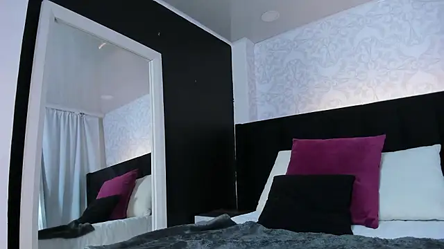 floraginette online show from March 11, 2026, 6:02 pm