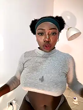 alissradiante1 online show from October 29, 2025, 1:48 am