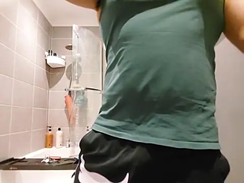 CloudyMuscleBeefy online show from October 25, 2025, 12:39 pm