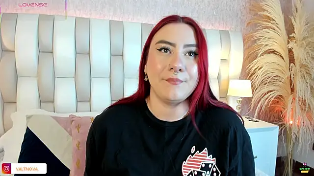 Snapshot of valt_ chatting on November 3, 2025, 7:28 pm valt online show from November 3, 2025, 7:28 pm