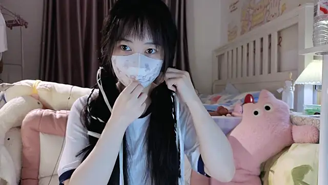 love-uiui online show from October 7, 2025, 1:23 pm