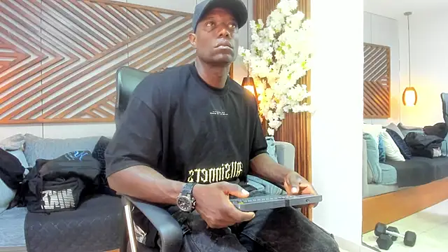 Snapshot of MarcusBlack_ chatting on October 11, 2025, 11:55 am MarcusBlack online show from October 11, 2025, 11:55 am