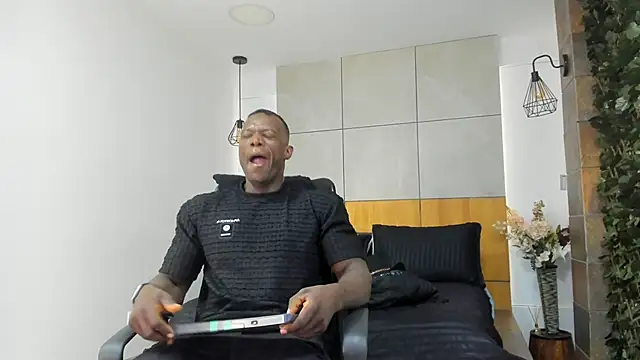 Snapshot of MarcusBlack_ chatting on February 27, 2026, 12:05 pm MarcusBlack online show from February 27, 2026, 12:05 pm