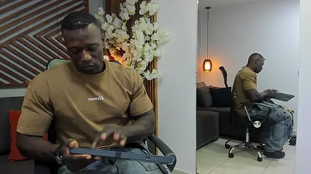 Snapshot of MarcusBlack_ chatting on February 12, 2026, 3:01 pm MarcusBlack online show from February 12, 2026, 3:01 pm