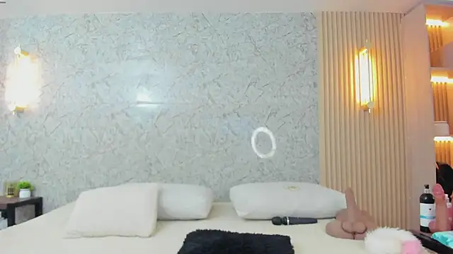 Snapshot of Antonella_west chatting on January 8, 2026, 8:37 pm Antonella west online show from January 8, 2026, 8:37 pm