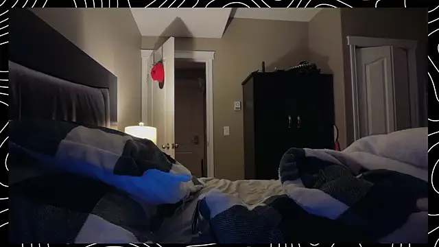 lustylyndon online show from December 21, 2025, 7:32 am