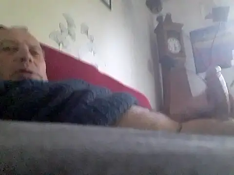 Snapshot of Vince072 chatting on January 19, 2026, 8:51 am Vince072 online show from January 19, 2026, 8:51 am