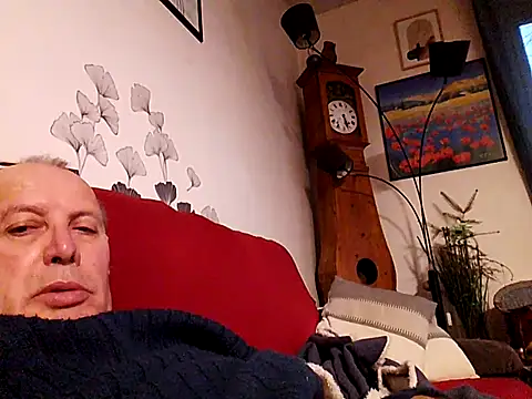 Snapshot of Vince072 chatting on January 13, 2026, 4:33 pm Vince072 online show from January 13, 2026, 4:33 pm