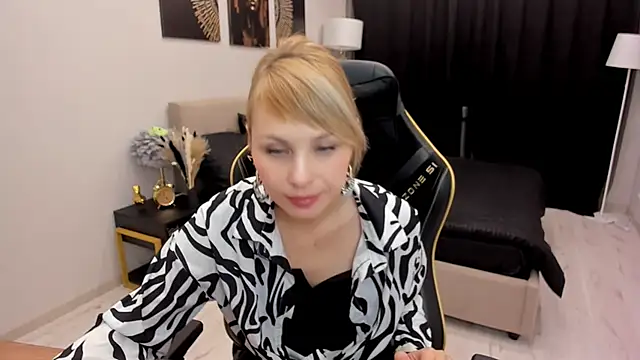 LindaSandy 1 online show from October 13, 2025, 6:15 am