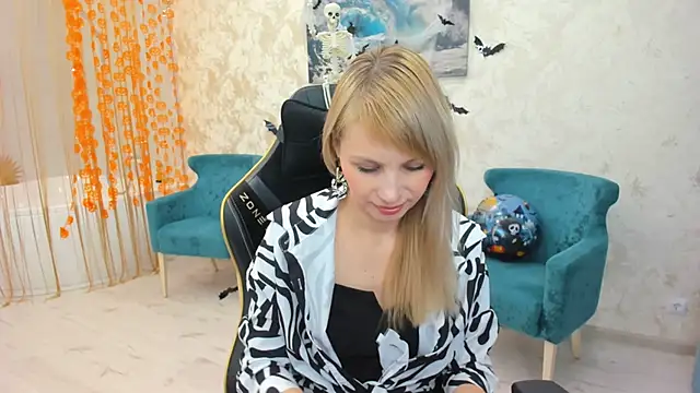 LindaSandy 1 online show from October 30, 2025, 9:07 am