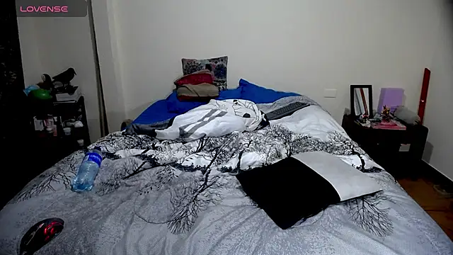 Violet Bosh online show from October 6, 2025, 3:02 pm