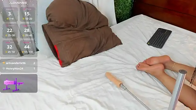 Tifany-fox online show from March 8, 2026, 2:09 pm