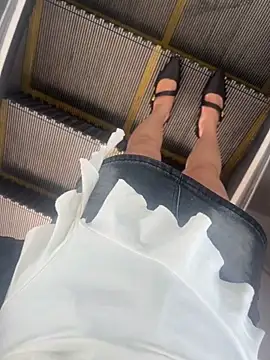 xiaoyuan01 online show from October 6, 2025, 2:24 am