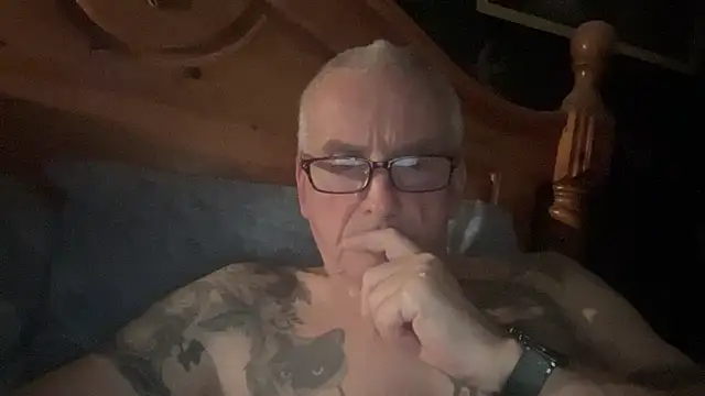 Snapshot of poggles chatting on November 27, 2025, 9:37 pm poggles online show from November 27, 2025, 9:37 pm