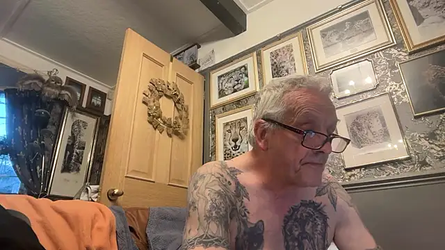 Snapshot of poggles chatting on May 22, 2026, 8:07 pm poggles online show from May 22, 2026, 8:07 pm