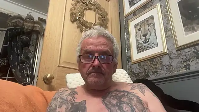 Snapshot of poggles chatting on November 22, 2025, 9:46 pm poggles online show from November 22, 2025, 9:46 pm