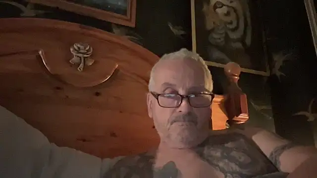 Snapshot of poggles chatting on February 13, 2026, 8:09 pm poggles online show from February 13, 2026, 8:09 pm