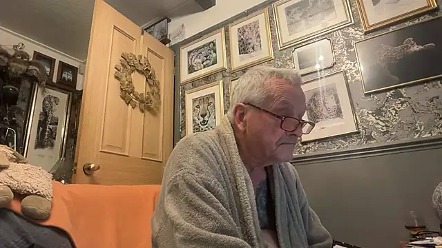 Snapshot of poggles chatting on February 22, 2026, 9:27 pm poggles online show from February 22, 2026, 9:27 pm