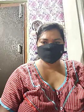 Snapshot of Liyaa_24 chatting on May 6, 2026, 4:33 pm Liyaa 24 online show from May 6, 2026, 4:33 pm