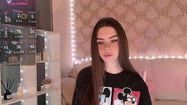 Snapshot of HolyMiax chatting on November 16, 2025, 3:22 am HolyMiax online show from November 16, 2025, 3:22 am