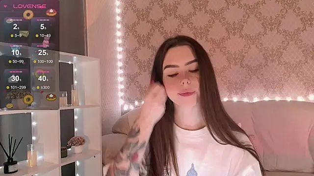 Snapshot of HolyMiax chatting on November 17, 2025, 3:32 am HolyMiax online show from November 17, 2025, 3:32 am