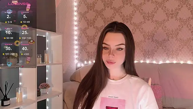 Snapshot of HolyMiax chatting on December 2, 2025, 3:30 am HolyMiax online show from December 2, 2025, 3:30 am