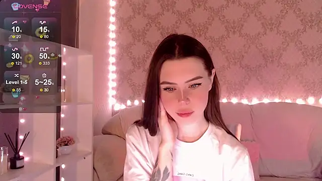 Snapshot of HolyMiax chatting on October 22, 2025, 3:39 am HolyMiax online show from October 22, 2025, 3:39 am