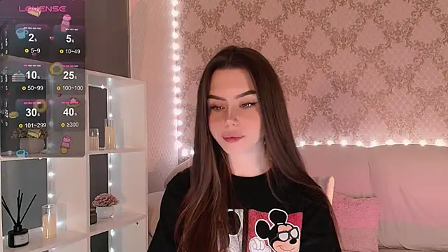 Snapshot of HolyMiax chatting on December 1, 2025, 3:51 am HolyMiax online show from December 1, 2025, 3:51 am