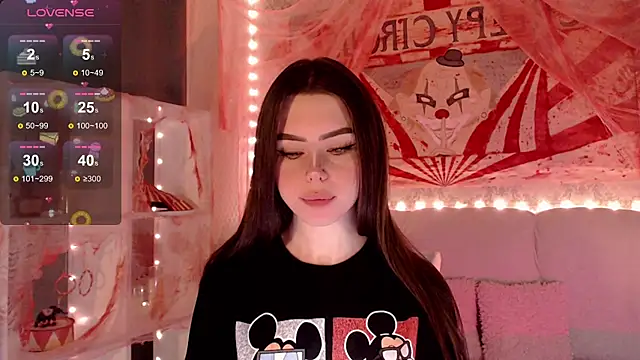 Snapshot of HolyMiax chatting on November 2, 2025, 3:33 am HolyMiax online show from November 2, 2025, 3:33 am