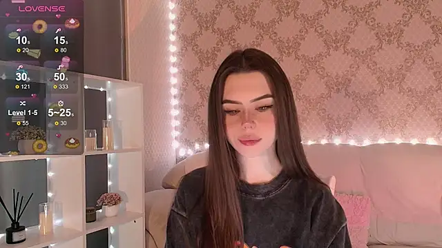 Snapshot of HolyMiax chatting on November 18, 2025, 3:21 am HolyMiax online show from November 18, 2025, 3:21 am