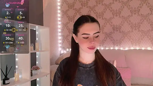 Snapshot of HolyMiax chatting on November 28, 2025, 3:28 am HolyMiax online show from November 28, 2025, 3:28 am