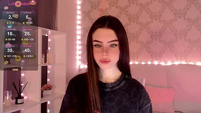Snapshot of HolyMiax chatting on October 17, 2025, 3:32 am HolyMiax online show from October 17, 2025, 3:32 am