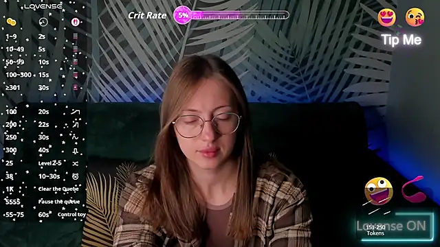 Snapshot of ChristyCrayme chatting on June 12, 2026, 10:18 pm ChristyCrayme online show from June 12, 2026, 10:18 pm