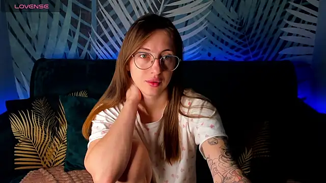 Snapshot of ChristyCrayme chatting on November 8, 2025, 10:57 pm ChristyCrayme online show from November 8, 2025, 10:57 pm