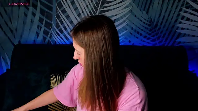 Snapshot of ChristyCrayme chatting on December 16, 2025, 10:03 pm ChristyCrayme online show from December 16, 2025, 10:03 pm