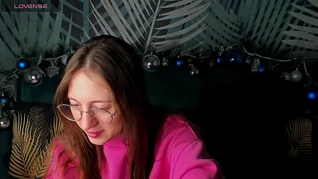 Snapshot of ChristyCrayme chatting on January 10, 2026, 10:16 pm ChristyCrayme online show from January 10, 2026, 10:16 pm