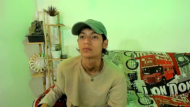 Bastian boyshot77 online show from February 13, 2026, 1:33 pm