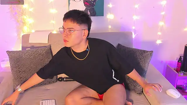 Snapshot of Young_Ben chatting on May 9, 2026, 11:52 pm Young Ben online show from May 9, 2026, 11:52 pm