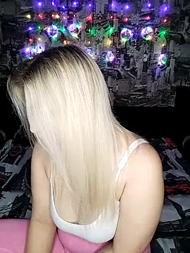 Snapshot of HoneyNelly chatting on February 10, 2026, 11:26 pm HoneyNelly online show from February 10, 2026, 11:26 pm