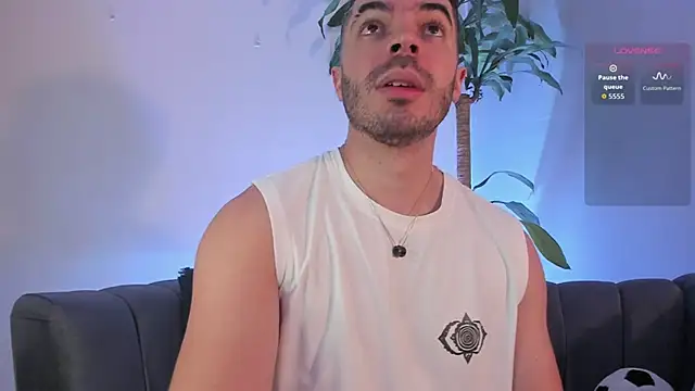 AxelThompson  online show from January 11, 2026, 12:12 pm