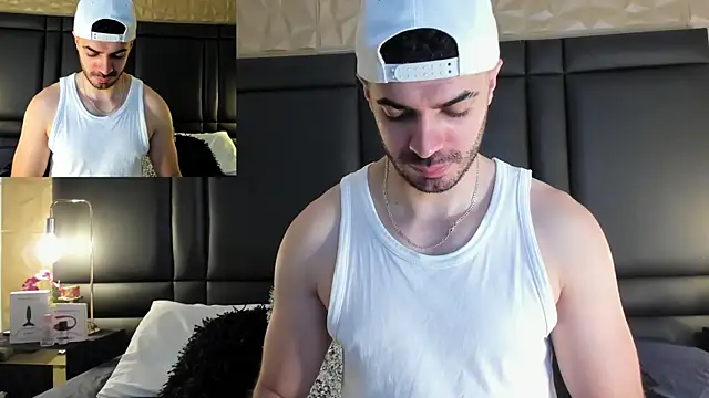 Snapshot of AxelThompson_ chatting on November 5, 2025, 11:35 am AxelThompson online show from November 5, 2025, 11:35 am