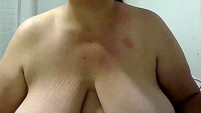 Snapshot of luciana69hot chatting on May 5, 2026, 4:32 pm luciana69hot online show from May 5, 2026, 4:32 pm