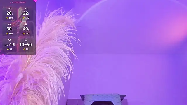 Snapshot of liiamluna_ chatting on October 31, 2025, 9:28 am liiamluna online show from October 31, 2025, 9:28 am